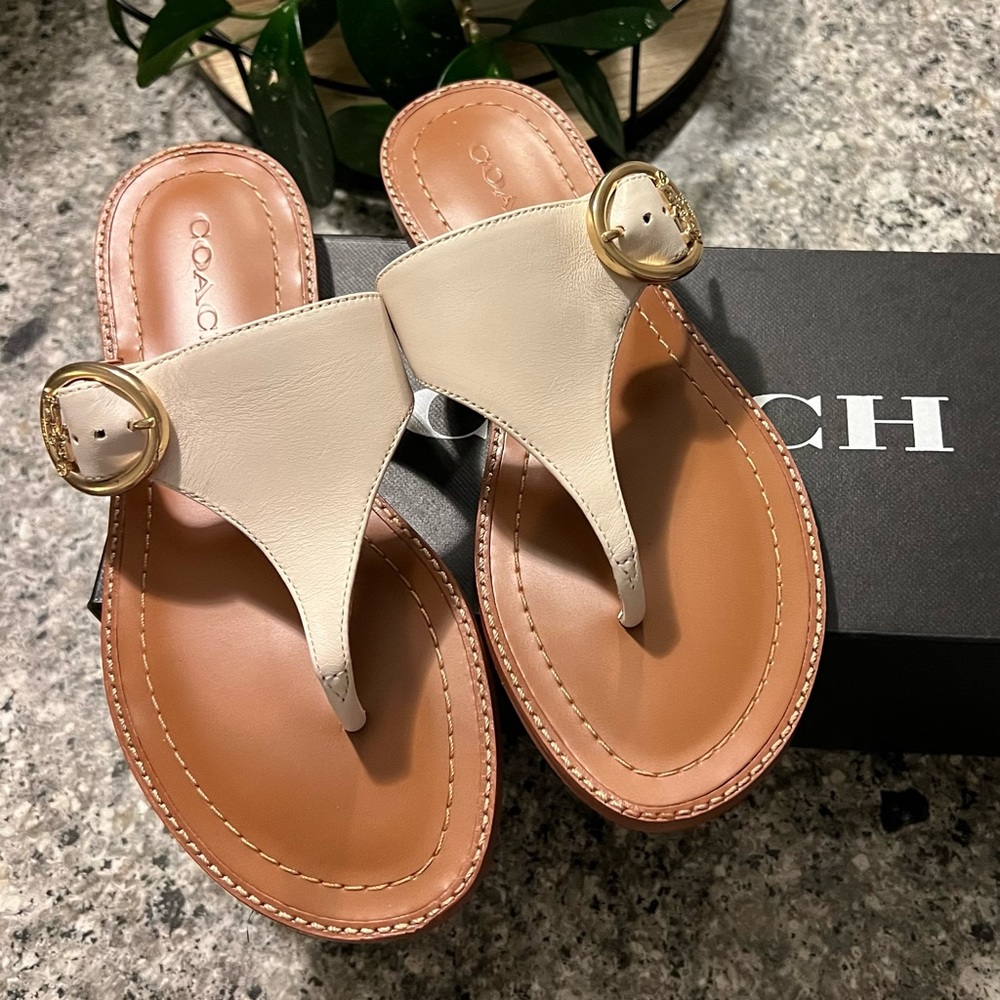 Brand New w Box Coach Lesli Off White Cream Leather Sandals 6.5